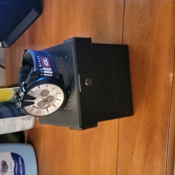 Watch - Picture 2 of 2